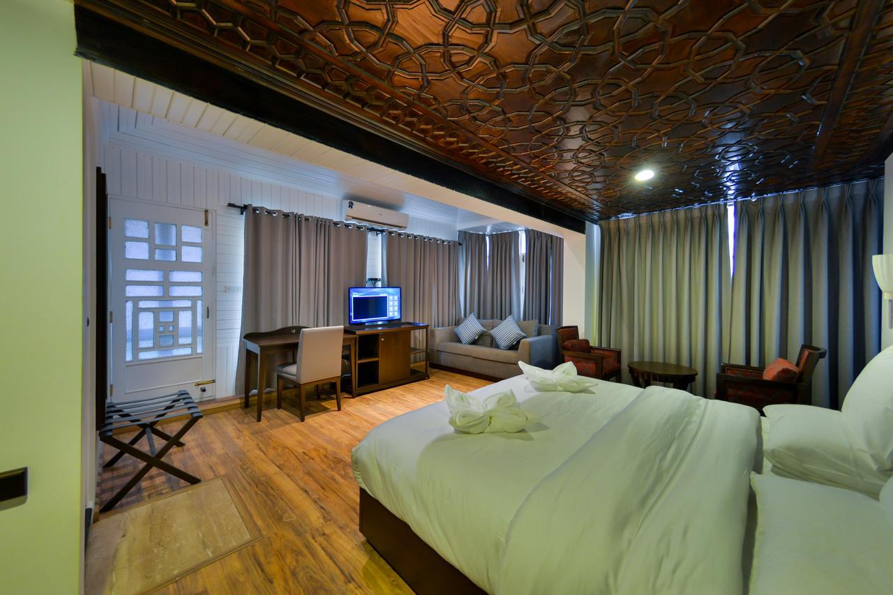 Hotel Metropolis Σριναγκάρ Εξωτερικό φωτογραφία