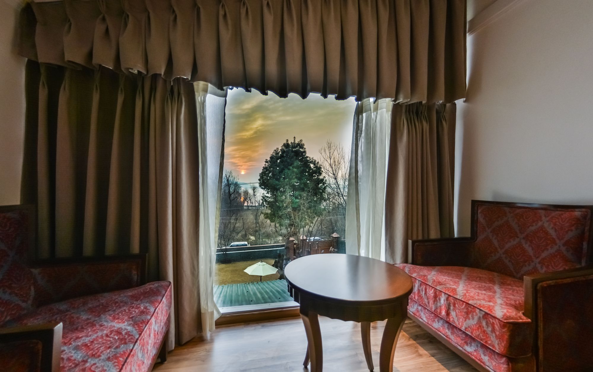 Hotel Metropolis Σριναγκάρ Εξωτερικό φωτογραφία